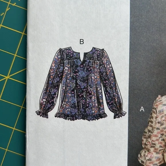 McCall Sewing Pattern - Top M8026 - Picture 6 of 8